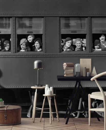 mural de papel pintado en blanco y negro de la época pasada llamado Right Track para un hogar de ancianos