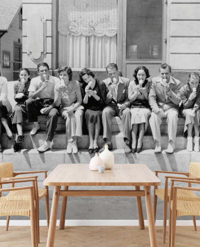 Papier peint vintage en noir et blanc de personnes mangeant de la crème glacée