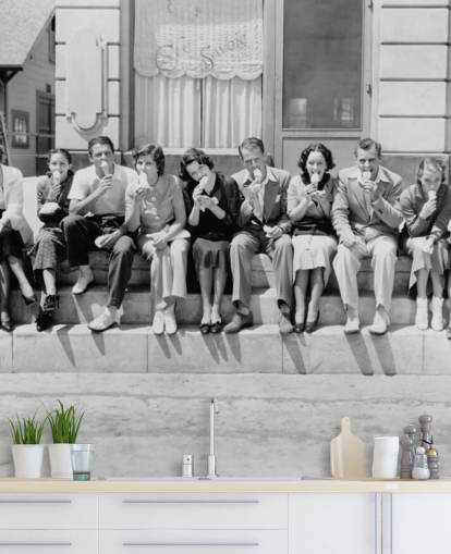 Vintage svart och vitt foto av människor som äter glass Bakgrund