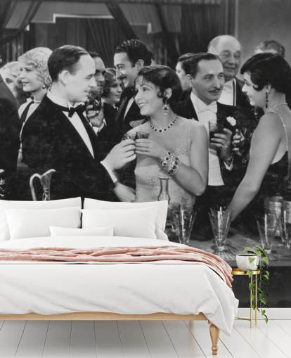 Pari juoda tungosta baarin seinämaalauksessa