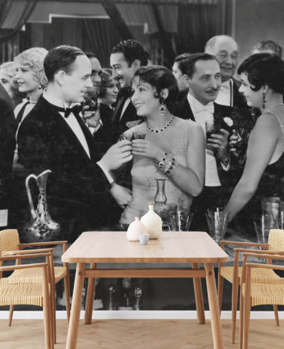 Decorazione murale con coppia che beve al bar affollato