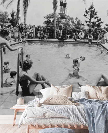 mural de papel de parede vintage preto e branco chamado Pool Party para casas de repouso