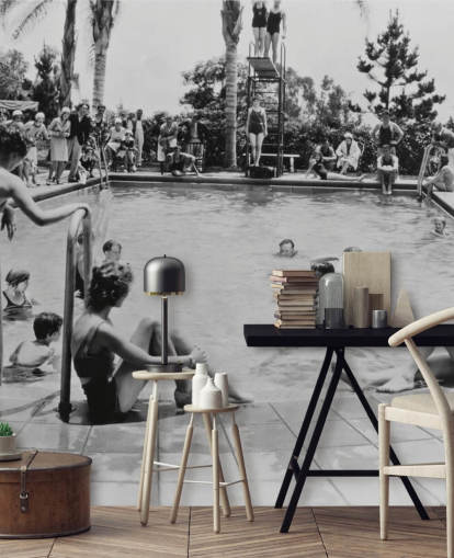 vintage svartvit tapetväggmålning kallad Pool Party för vårdhem
