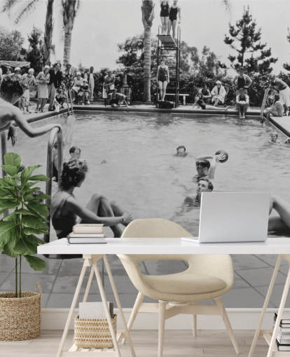 mural de papel pintado vintage en blanco y negro llamado Pool Party para residencias de ancianos