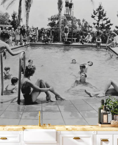 vintage sort/hvidt tapetmaleri kaldet Pool Party til plejehjem