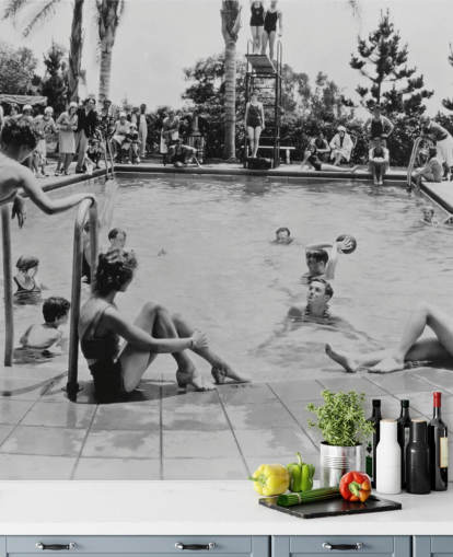 carta da parati murale vintage in bianco e nero chiamata Pool Party per case di cura
