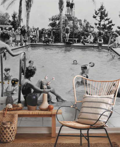 mural de papel pintado vintage en blanco y negro llamado Pool Party para residencias de ancianos