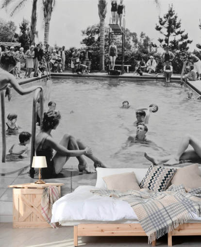 carta da parati murale vintage in bianco e nero chiamata Pool Party per case di cura