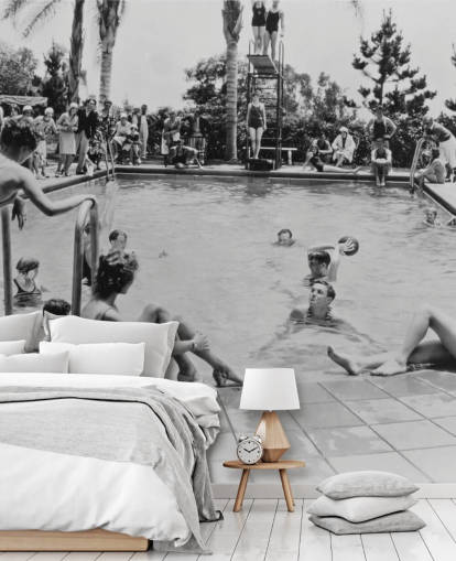 vintage zwart-wit behangmuurschildering genaamd Pool Party voor verzorgingstehuizen