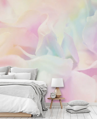 Ingezoomd in bloem in pastelroze en blauwe muurschildering