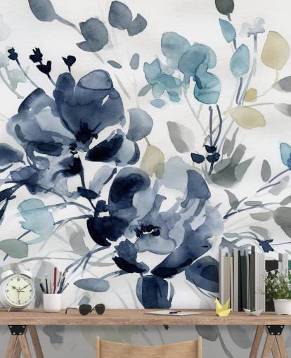 carta da parati murale botanica personalizzabile blu marino chiamata Indigo Garden 2 di Carol Robinson per camere da letto e salotti