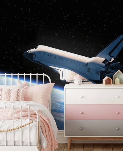 Space Shuttle in een baan om de aarde behang