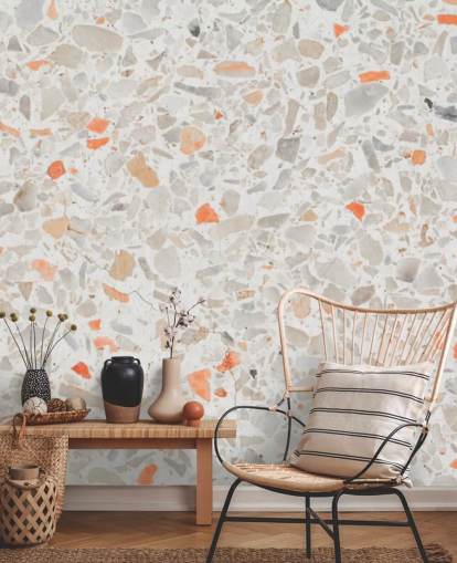 Lichtroze en Smatters van oranje Terrazzo behang