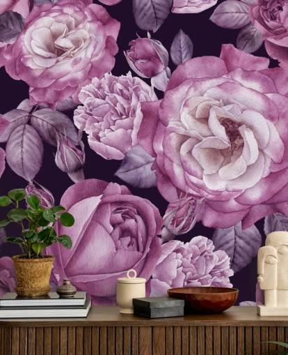 mural de papel de parede floral personalizável violeta chamado Ultra Violet Roses Dark Floral para quartos, salas de estar e salas de jantar mural de papel de parede floral personalizável violeta chamado Ultra Violet Roses Dark Floral para quartos, salas de estar e salas de jantar