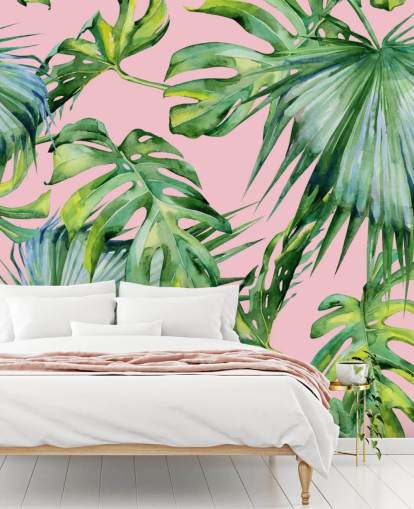 mural de papel pintado de hojas de palmera rosa y verde llamado Pink Jungle para sala de estar o dormitorio