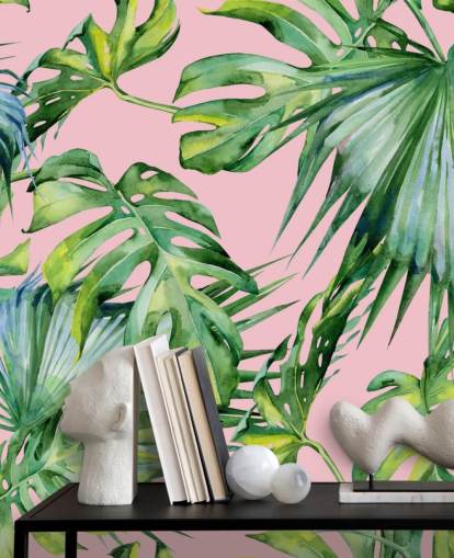 papier peint mural rose et vert en feuille de palmier appelé Pink Jungle pour salon ou chambre