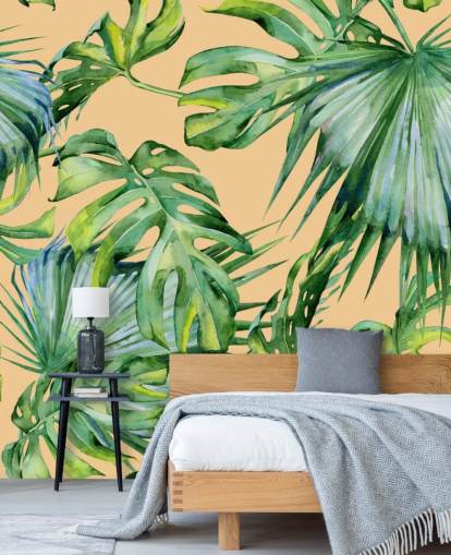 perzikkleurige groene palmbladeren behang
