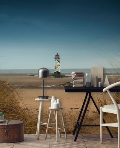 Alter Leuchtturm am Strand-Tapete