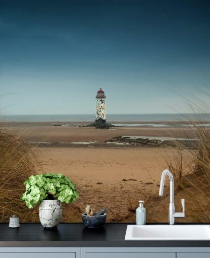 Alter Leuchtturm am Strand-Tapete Alter Leuchtturm am Strand-Tapete