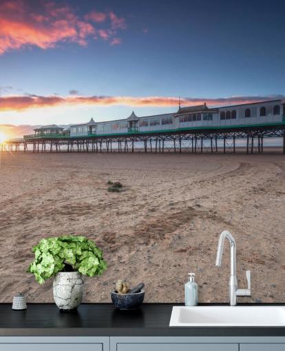 Fondo de pantalla de playa y muelle al atardecer