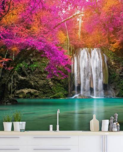 Papel Pintado Cascada y Flores Naranjas y Morados