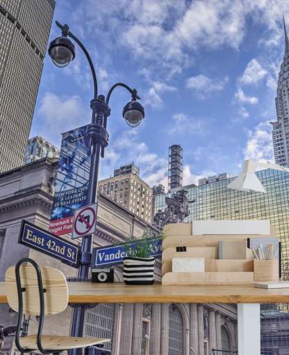 Paisagem urbana de Nova York com o mural da parede do edifício Chrysler