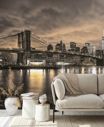 mural oscuro de papel pintado de la ciudad de Nueva York llamado Puente de Brooklyn y horizonte dramático de Manhattan de Assaf Frank