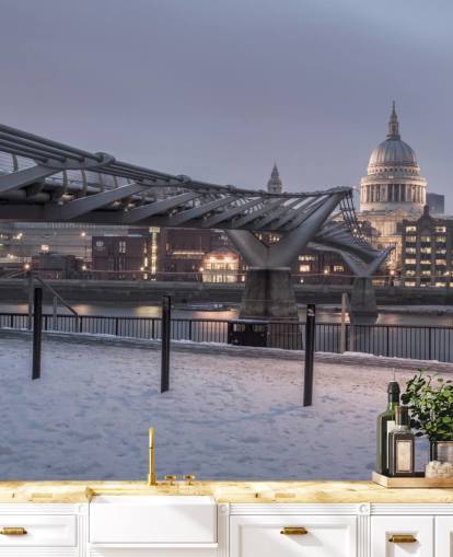Millennium Bridge in sneeuwbehang