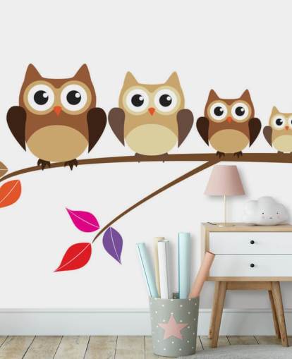 Família da coruja dos desenhos animados no mural da parede