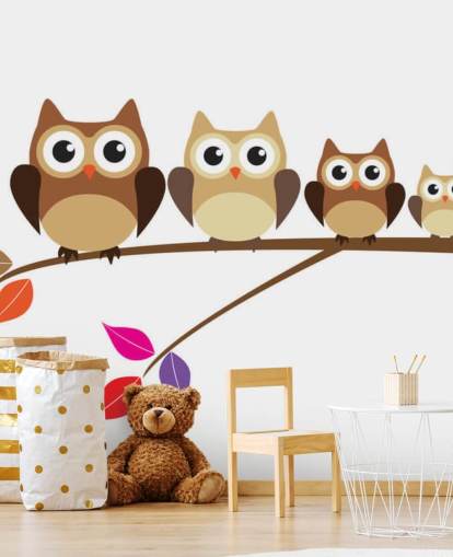 Família da coruja dos desenhos animados no mural da parede