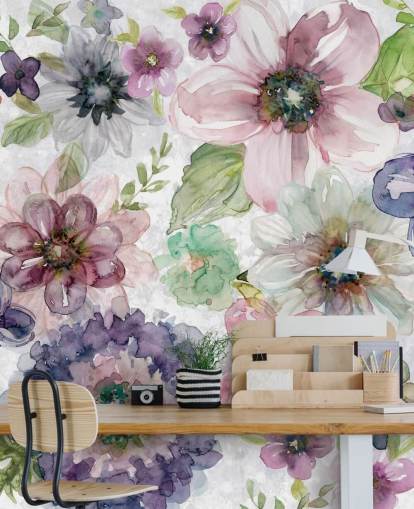 Lila und rosa Blumen bemalte Tapete