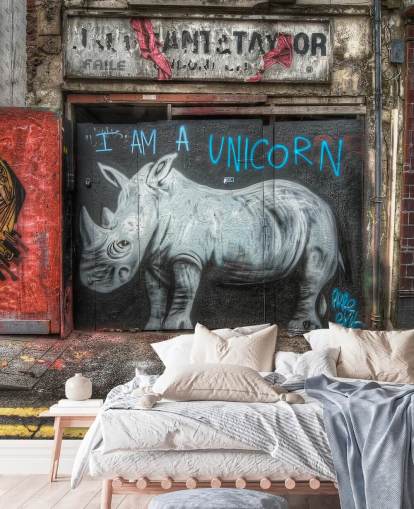 spraymalet tilpasseligt graffiti tapetmaleri kaldet Be What You Want to Be af Nick Jackson til soveværelser eller kontor