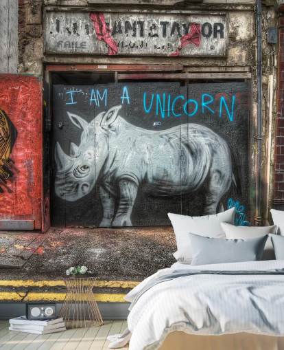 carta da parati murale con graffiti personalizzabile verniciata a spruzzo chiamata Be What You Want to Be di Nick Jackson per camere da letto o ufficio