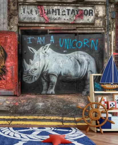 mural de papel de parede de grafite personalizável pintado com spray chamado Be What You Want to Be de Nick Jackson para quartos ou escritório