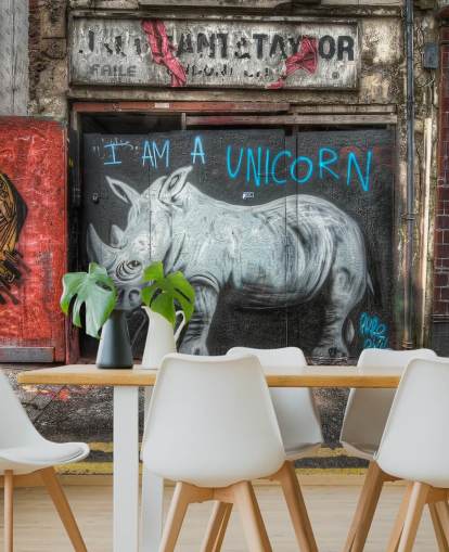 mural de papel pintado con aerosol personalizable llamado Be What You Want to Be de Nick Jackson para dormitorios u oficinas