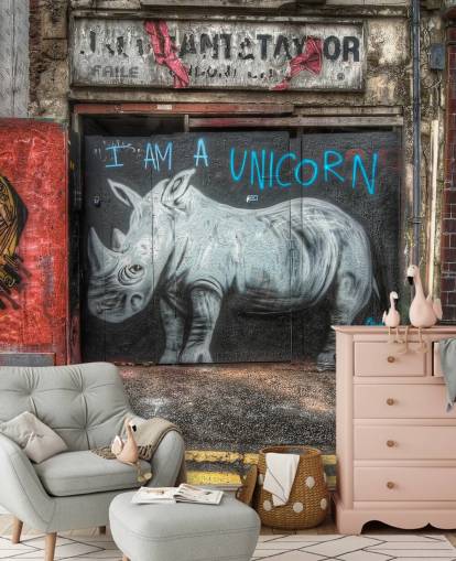 carta da parati murale con graffiti personalizzabile verniciata a spruzzo chiamata Be What You Want to Be di Nick Jackson per camere da letto o ufficio