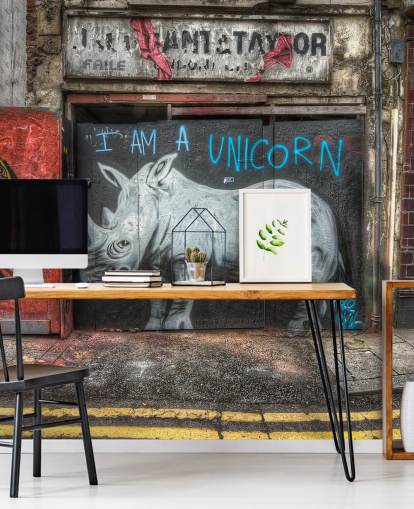 mural de papel de parede de grafite personalizável pintado com spray chamado Be What You Want to Be de Nick Jackson para quartos ou escritório