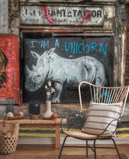 mural de papel de parede de grafite personalizável pintado com spray chamado Be What You Want to Be de Nick Jackson para quartos ou escritório