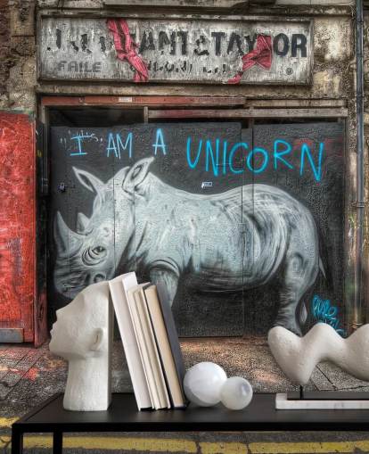 carta da parati murale con graffiti personalizzabile verniciata a spruzzo chiamata Be What You Want to Be di Nick Jackson per camere da letto o ufficio