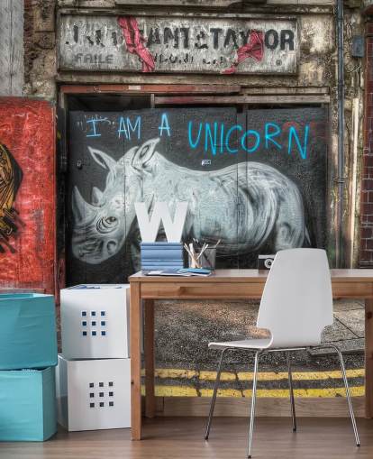 carta da parati murale con graffiti personalizzabile verniciata a spruzzo chiamata Be What You Want to Be di Nick Jackson per camere da letto o ufficio