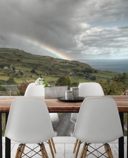 Stürmischer Regenbogen auf dem Lande Fototapete