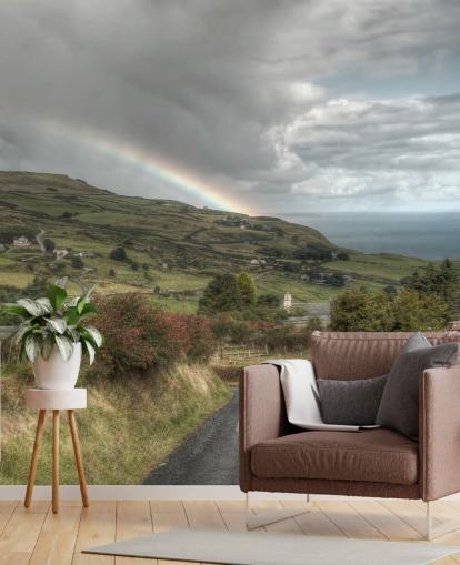 Decorazione murale con arcobaleno tempestoso in campagna