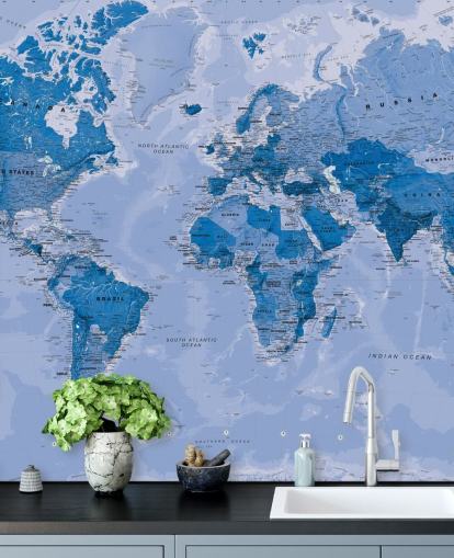 blauwe aanpasbare wereldkaart behangmuurschildering genaamd World Map Blue voor slaapkamers en woonkamers