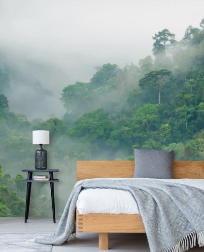 Papel pintado de árboles brumosos en la selva