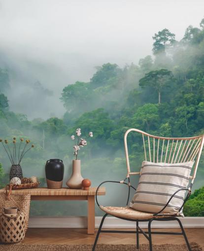 Papel pintado de árboles brumosos en la selva