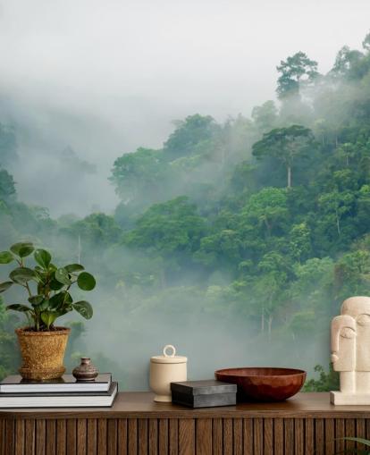 Papel pintado de árboles brumosos en la selva