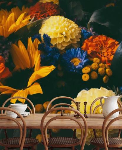 Orange und gelbe Blumen bemalte Tapete