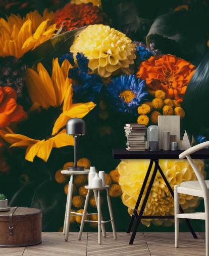 Orange und gelbe Blumen bemalte Tapete