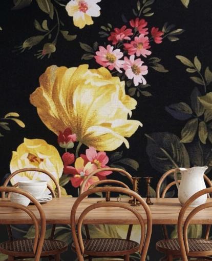 Rosas amarelas e cor-de-rosa em um mural de parede de fundo preto