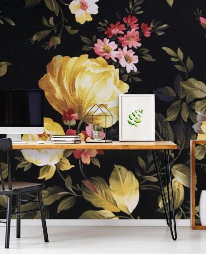 Decorazione murale con rose gialle e rosa su sfondo nero